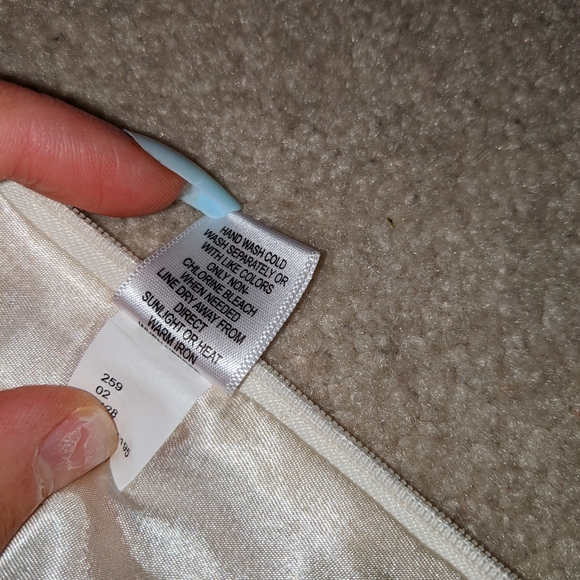 Fancy sleeveless v-neck top - Picture 13 of 15